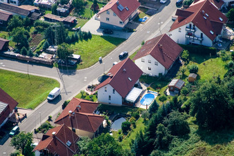 Ritter-Stephan-von-Mörlheim-Straße à Eußerthal dans le département Rhénanie-Palatinat, Allemagne depuis l'avion