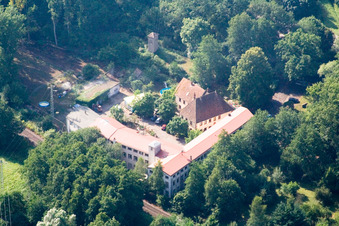 Vue aérienne de Bois et Soleil à le quartier Queichhambach in Annweiler am Trifels dans le département Rhénanie-Palatinat, Allemagne