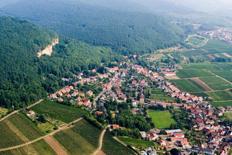 Vue aérienne de Champs agricoles et terres agricoles à Frankweiler dans le département Rhénanie-Palatinat, Allemagne