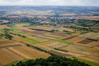 Vue aérienne de Du sud-est à le quartier Entringen in Ammerbuch dans le département Bade-Wurtemberg, Allemagne