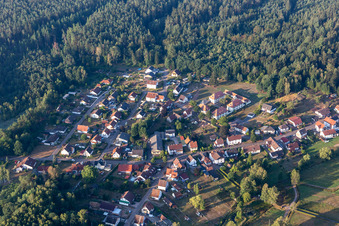 Vue aérienne de Fabrikstraße vue du nord à Ludwigswinkel dans le département Rhénanie-Palatinat, Allemagne