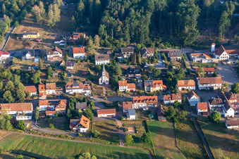 Vue aérienne de Église protestante de Ludwigswinke à Ludwigswinkel dans le département Rhénanie-Palatinat, Allemagne