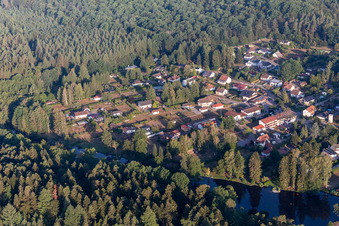 Vue aérienne de À Sägmühlweiher et Bitscher Straße depuis le sud-est à Ludwigswinkel dans le département Rhénanie-Palatinat, Allemagne