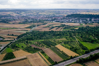 Vue aérienne de Sortie d'autoroute A81 à le quartier Gültstein in Herrenberg dans le département Bade-Wurtemberg, Allemagne