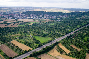 Vue aérienne de Sortie d'autoroute A81 à le quartier Gültstein in Herrenberg dans le département Bade-Wurtemberg, Allemagne