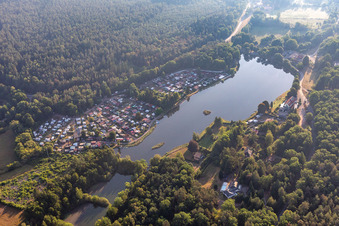 Vue aérienne de Camping Zwickmühle au Mühlweiher Saarbach à Ludwigswinkel dans le département Rhénanie-Palatinat, Allemagne