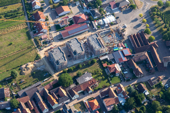 Vue aérienne de Nouveau bâtiment à le quartier Schweigen in Schweigen-Rechtenbach dans le département Rhénanie-Palatinat, Allemagne