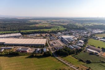 Zone industrielle de Horst à le quartier Minderslachen in Kandel dans le département Rhénanie-Palatinat, Allemagne d'en haut