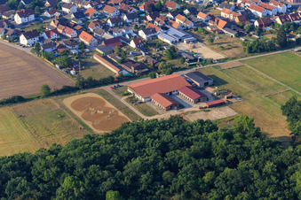 Vue aérienne de Centre équestre d'Altbach à le quartier Minderslachen in Kandel dans le département Rhénanie-Palatinat, Allemagne