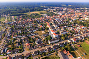 Vue aérienne de Quartier médical avec Röntgenstr à Kandel dans le département Rhénanie-Palatinat, Allemagne