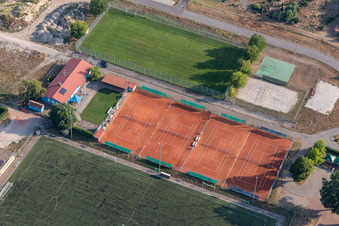Vue aérienne de Court de tennis Rheinzabern et panier de basket sur le terrain de sport du SV Olympia Rheinzabern eV à Rheinzabern dans le département Rhénanie-Palatinat, Allemagne
