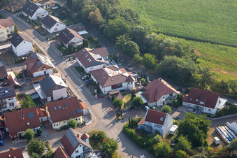 Vue aérienne de Restaurant Gehrlein Hardtwald à le quartier Hardtwald in Neupotz dans le département Rhénanie-Palatinat, Allemagne