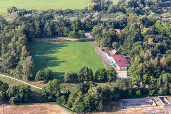 Vue aérienne de FC Viktoria 1920 eV à Neupotz dans le département Rhénanie-Palatinat, Allemagne