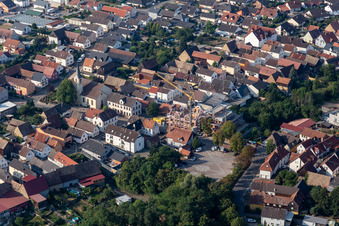 Vue aérienne de Vue des rues et des maisons dans les quartiers résidentiels à Kuhardt dans le département Rhénanie-Palatinat, Allemagne