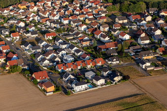 Quartier Hardtwald in Neupotz dans le département Rhénanie-Palatinat, Allemagne vu d'un drone