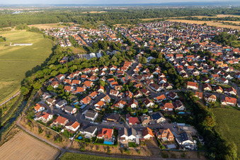 Leimersheim dans le département Rhénanie-Palatinat, Allemagne du point de vue du drone