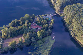 Vue aérienne de Fischerheim, Restaurant Île de Rott am Rhein à le quartier Hochstetten in Linkenheim-Hochstetten dans le département Bade-Wurtemberg, Allemagne