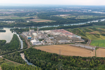 Vestiges des blocs réacteurs et installations déclassés de la centrale nucléaire - NPP Kernkraftwerk EnBW Kernkraft GmbH, centrale nucléaire Philippsburg et débris des deux tours de refroidissement à Philippsburg dans le département Bade-Wurtemberg, Allemagne d'en haut