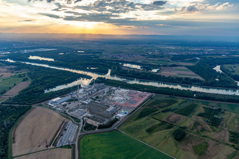 Vue aérienne de Démantèlement de la centrale nucléaire, place au courant continu à Philippsburg dans le département Bade-Wurtemberg, Allemagne
