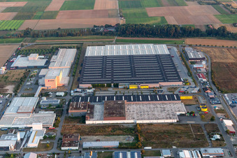 Vue aérienne de Centre logistique Mercedes Benz/Daimler à Offenbach an der Queich dans le département Rhénanie-Palatinat, Allemagne