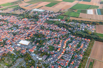Vue d'oiseau de Offenbach an der Queich dans le département Rhénanie-Palatinat, Allemagne