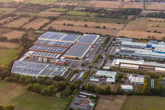 Vue oblique de Zone industrielle et commerciale de Landau Est avec usine de pneus Michelin et APL Automobil-Prüftechnik Landau GmbH à Landau in der Pfalz dans le département Rhénanie-Palatinat, Allemagne