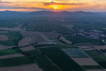 Vue aérienne de Nouvelle rocade à Impflingen dans le département Rhénanie-Palatinat, Allemagne