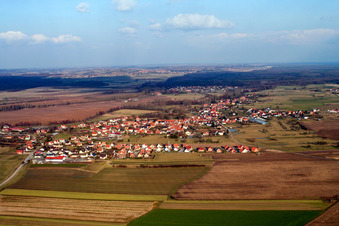 Forstheim dans le département Bas Rhin, France vu d'un drone
