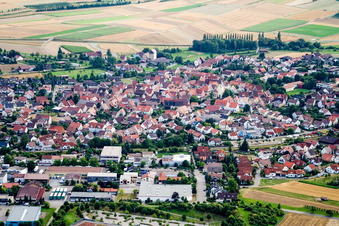Vue aérienne de Du nord à le quartier Gültstein in Herrenberg dans le département Bade-Wurtemberg, Allemagne