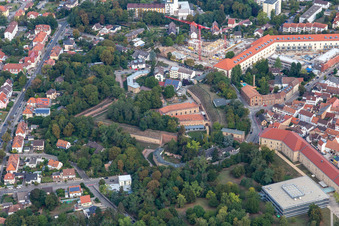 Vue aérienne de Fortification historique Fronte Beckers avec école et académie de musique municipales à Germersheim dans le département Rhénanie-Palatinat, Allemagne