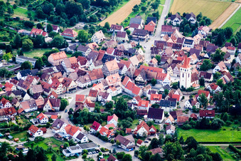 Photographie aérienne de Vue des rues et des maisons dans les quartiers résidentiels à le quartier Mönchberg in Herrenberg dans le département Bade-Wurtemberg, Allemagne