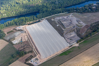Vue aérienne de Décharge sur l'île de Flotzgrün à le quartier Berghausen in Römerberg dans le département Rhénanie-Palatinat, Allemagne