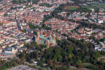 Photographie aérienne de Cathédrale à Speyer à Speyer dans le département Rhénanie-Palatinat, Allemagne