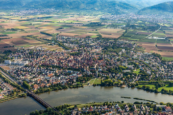 Vue aérienne de Ladenburg dans le département Bade-Wurtemberg, Allemagne