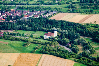 Vue aérienne de Chapelle Saint-Étienne à le quartier Poltringen in Ammerbuch dans le département Bade-Wurtemberg, Allemagne