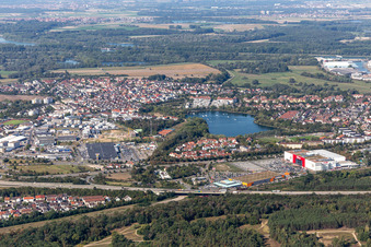 Vue aérienne de Lac de Rheinau à le quartier Rheinau in Mannheim dans le département Bade-Wurtemberg, Allemagne