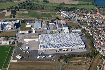Vue aérienne de Complexe immobilier et terrain du centre logistique Aldi Süd à Ketsch dans le département Bade-Wurtemberg, Allemagne