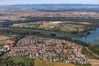 Vue aérienne de Zones riveraines du Rhin en Rheinhausen à le quartier Rheinhausen in Oberhausen-Rheinhausen dans le département Bade-Wurtemberg, Allemagne