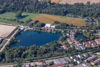 Vue aérienne de Walthersee à Philippsburg dans le département Bade-Wurtemberg, Allemagne