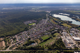 Vue aérienne de Du nord-ouest à le quartier Huttenheim in Philippsburg dans le département Bade-Wurtemberg, Allemagne
