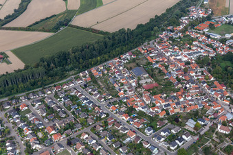 Vue d'oiseau de Quartier Hochstetten in Linkenheim-Hochstetten dans le département Bade-Wurtemberg, Allemagne