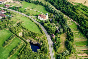 Vue aérienne de Chapelle Saint-Étienne à le quartier Poltringen in Ammerbuch dans le département Bade-Wurtemberg, Allemagne