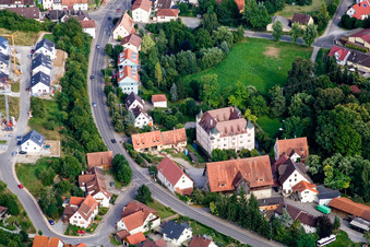 Vue aérienne de Château entouré de douves à le quartier Poltringen in Ammerbuch dans le département Bade-Wurtemberg, Allemagne