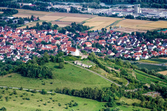 Vue aérienne de Chapelle Wurmlinger vue de l'ouest à le quartier Wurmlingen in Rottenburg am Neckar dans le département Bade-Wurtemberg, Allemagne