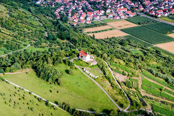 Vue aérienne de Chapelle Wurmlinger - Chapelle Saint-Remi à le quartier Hirschau in Tübingen dans le département Bade-Wurtemberg, Allemagne