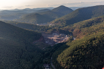 Vue aérienne de Granit du Palatinat à Waldhambach dans le département Rhénanie-Palatinat, Allemagne