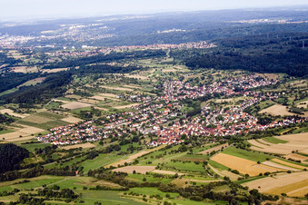 Vue aérienne de Réserve naturelle de Kettelbachtal à le quartier Ottenhausen in Straubenhardt dans le département Bade-Wurtemberg, Allemagne