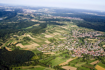 Vue aérienne de Réserve naturelle de Kettelbachtal à le quartier Ottenhausen in Straubenhardt dans le département Bade-Wurtemberg, Allemagne