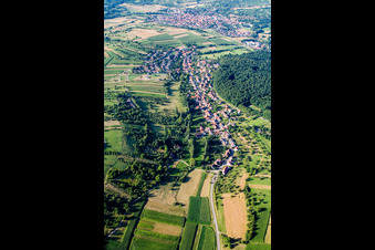Vue aérienne de Du sud à le quartier Niebelsbach in Keltern dans le département Bade-Wurtemberg, Allemagne