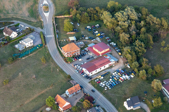 Vue aérienne de Garage BAKATSELOOS & Fils à Schœnenbourg dans le département Bas Rhin, France